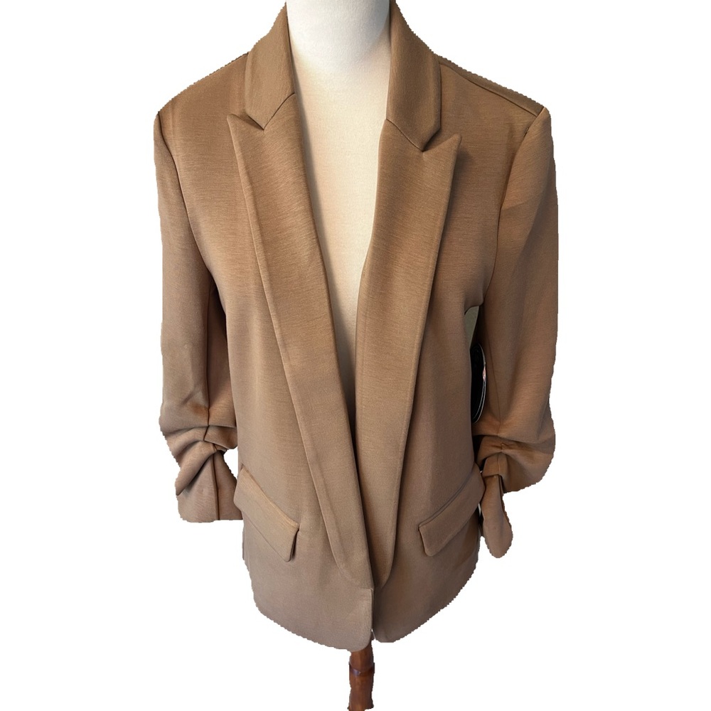 CAMEL COLORED BLAZER WITH SCRUCHY SLEEVES SIZE S 4-6 NWT VERY SOFT CC15